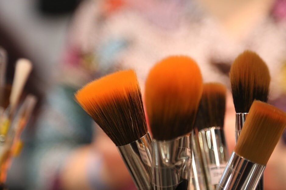 วิธีเลือกเครื่องสำอางค์เพื่อลดสิวสำหรับคุณผู้หญิง
